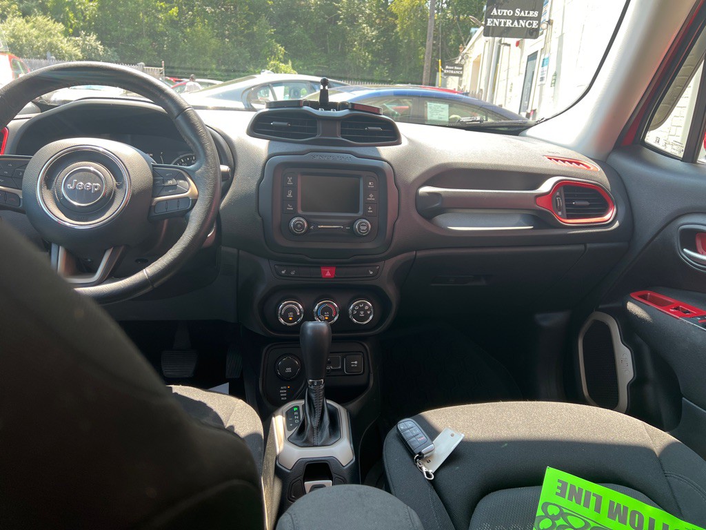 2015 Jeep Renegade Image 16