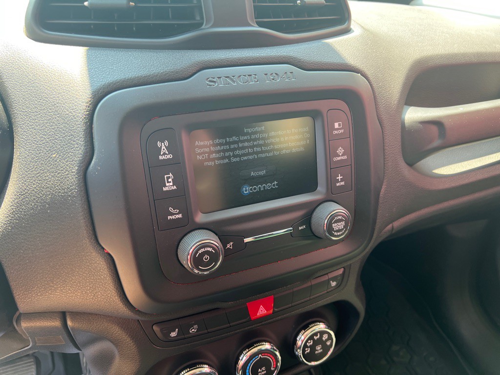 2015 Jeep Renegade Image 22