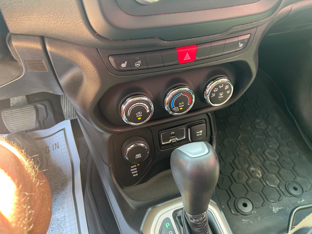 2015 Jeep Renegade Image 23