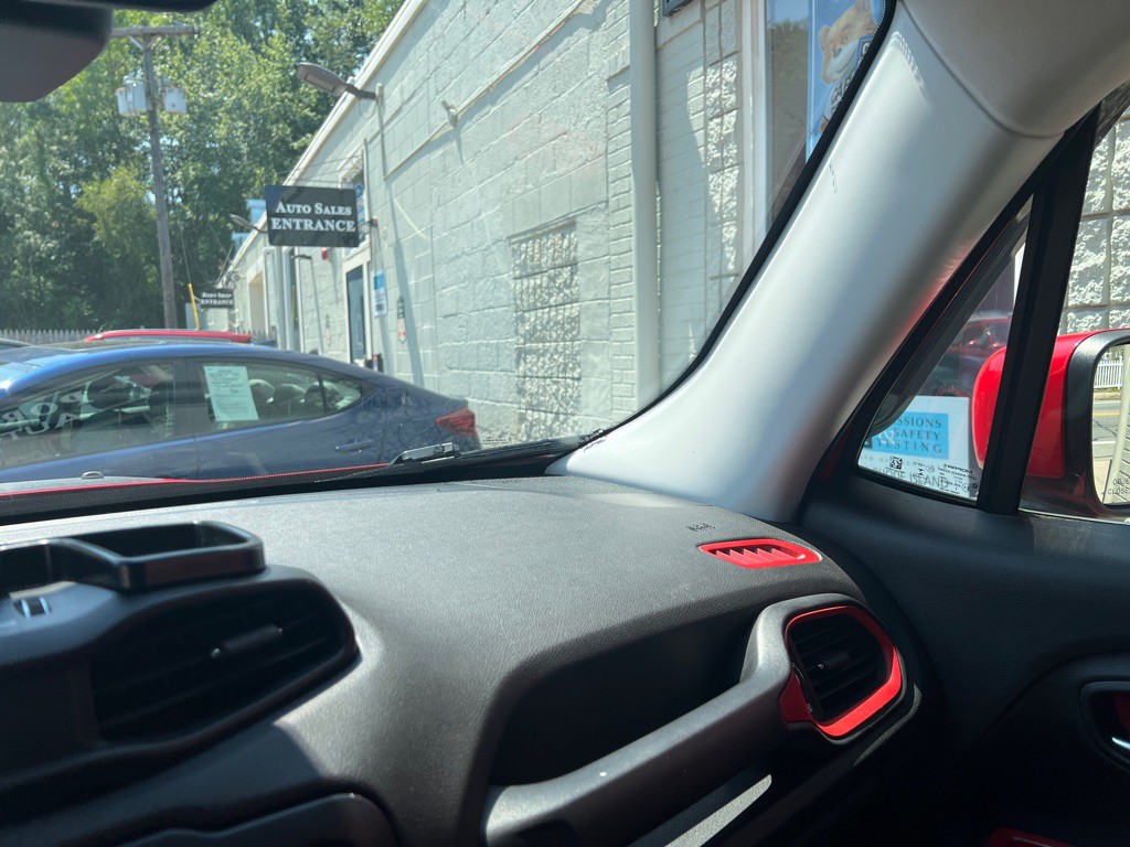 2015 Jeep Renegade Image 24