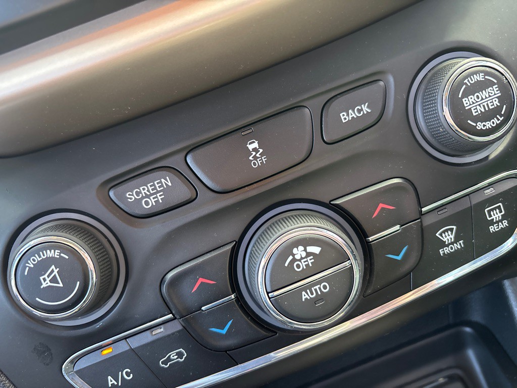 2016 Jeep Cherokee Image 11