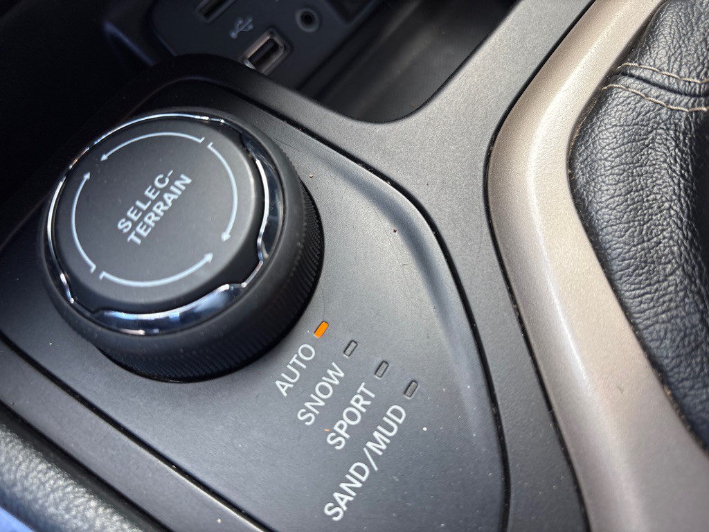 2016 Jeep Cherokee Image 14