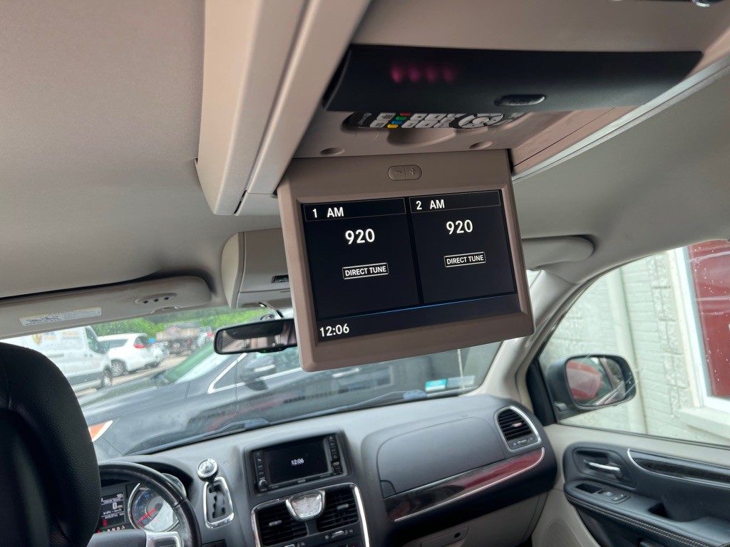 2015 Chrysler Town & Country Image 15