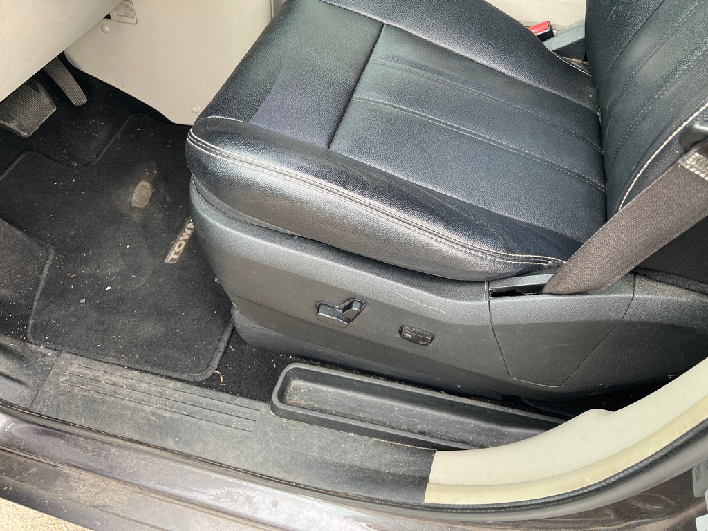 2015 Chrysler Town & Country Image 20
