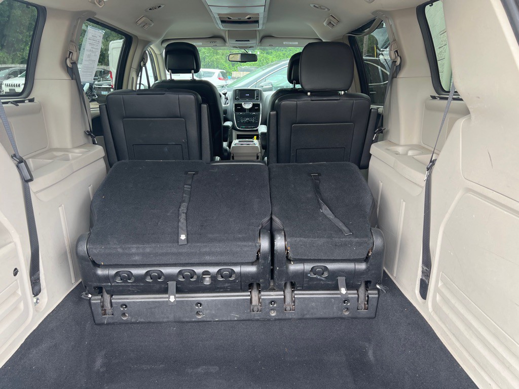 2015 Chrysler Town & Country Image 26