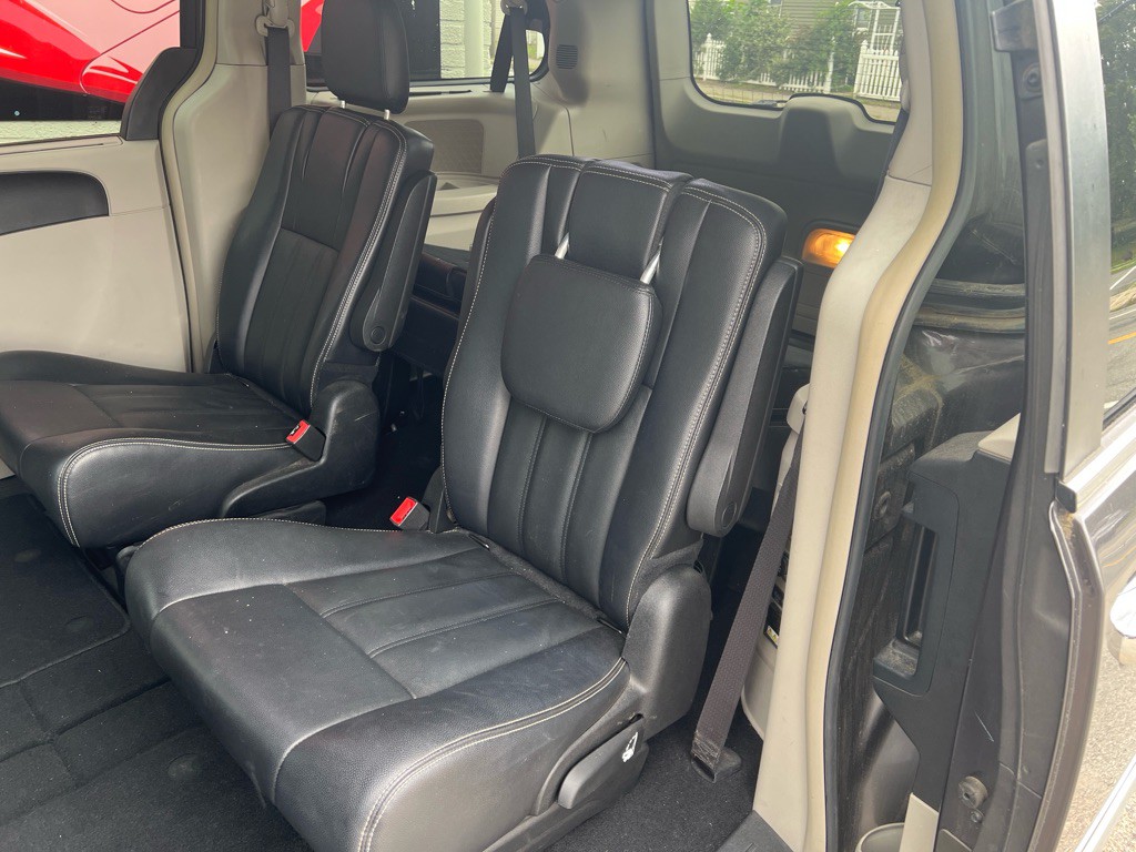 2015 Chrysler Town & Country Image 37