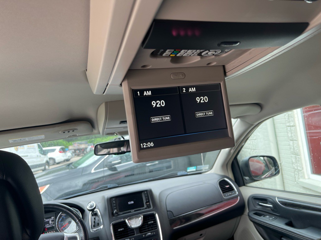 2015 Chrysler Town & Country Image 39