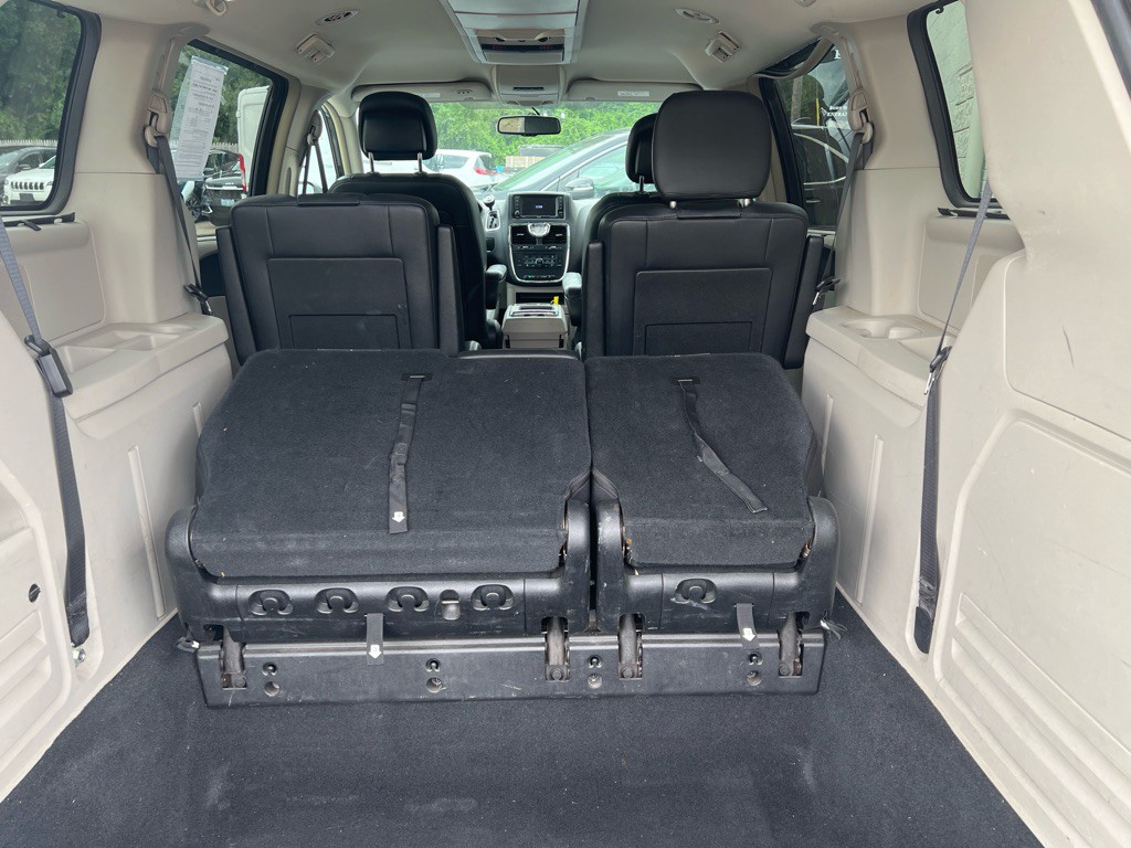 2015 Chrysler Town & Country Image 50