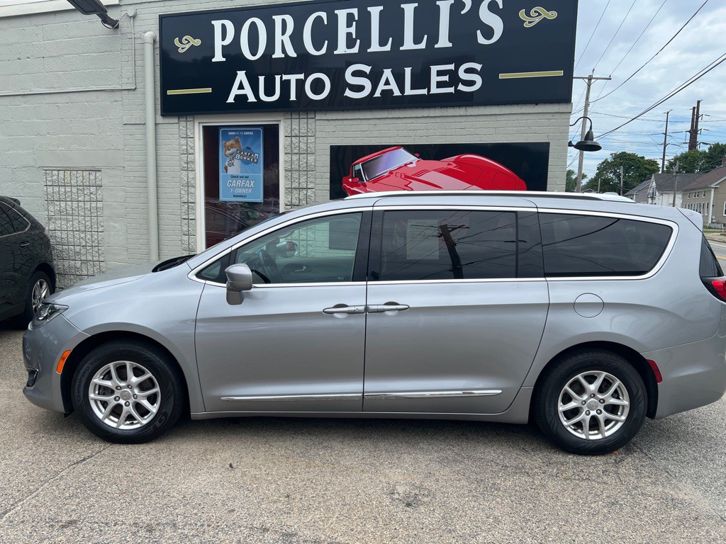 2020 Chrysler Pacifica Image 2