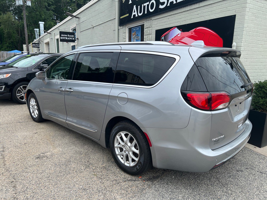 2020 Chrysler Pacifica Image 3