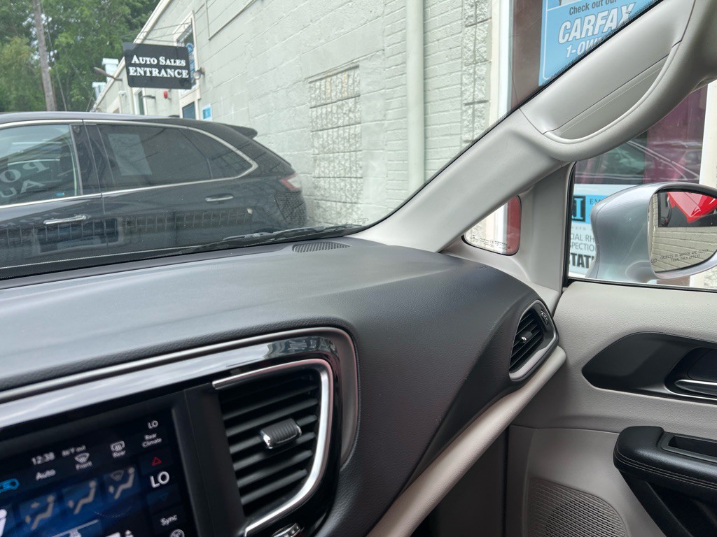 2020 Chrysler Pacifica Image 50