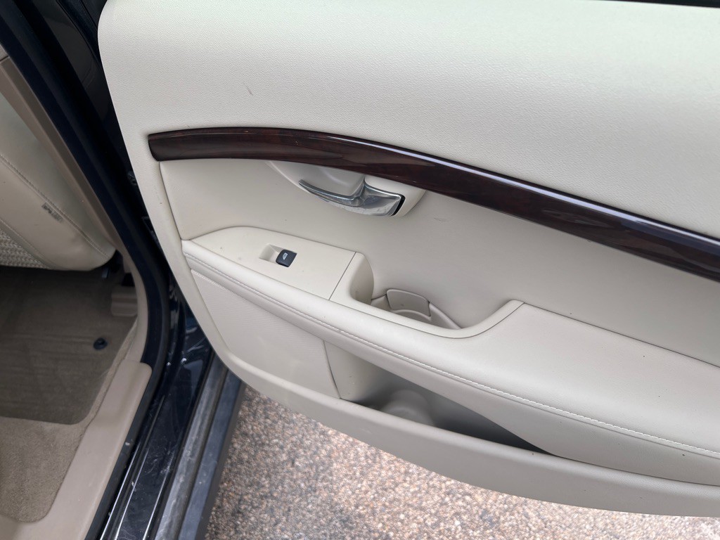 2013 Volvo XC70 Image 10