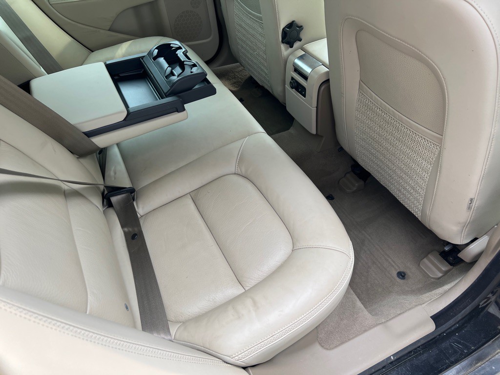 2013 Volvo XC70 Image 11