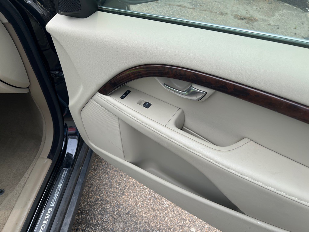 2013 Volvo XC70 Image 12