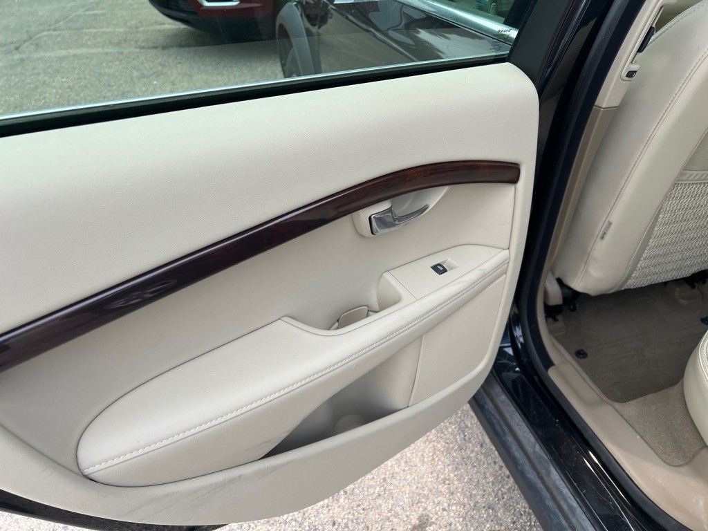 2013 Volvo XC70 Image 14