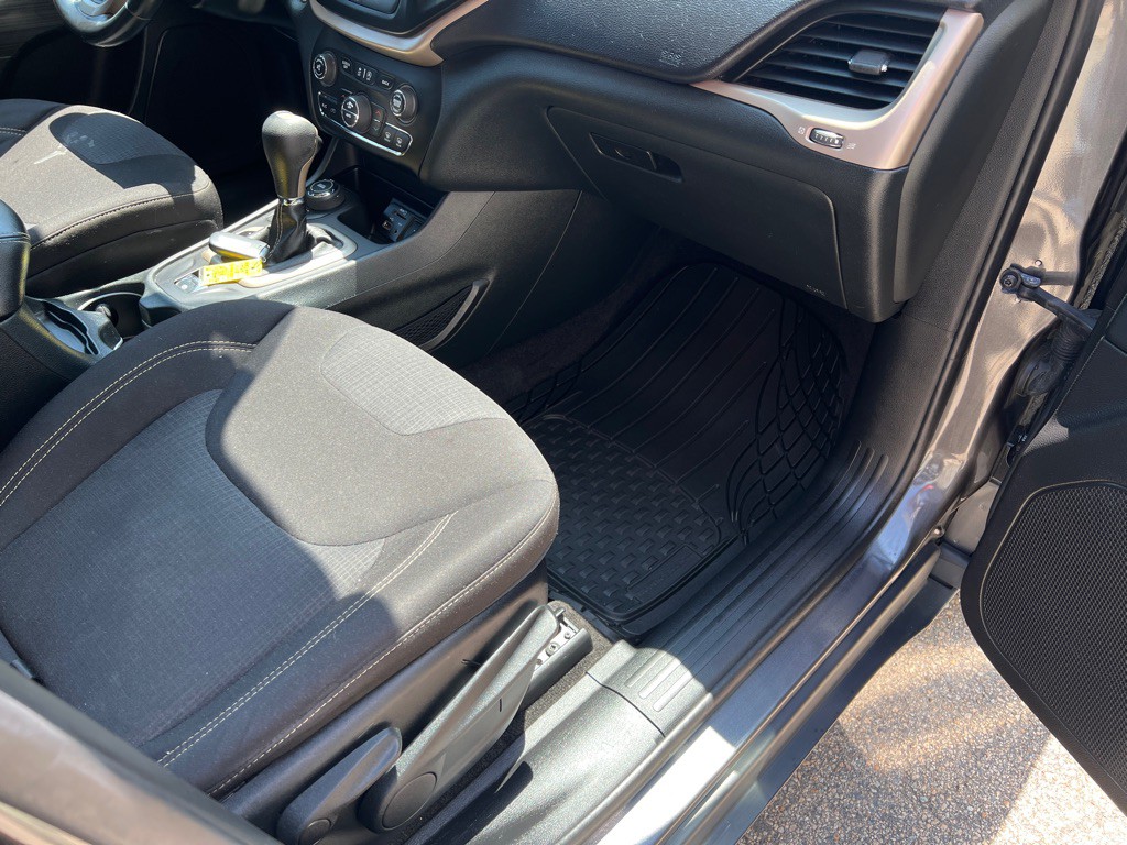 2015 Jeep Cherokee Image 12
