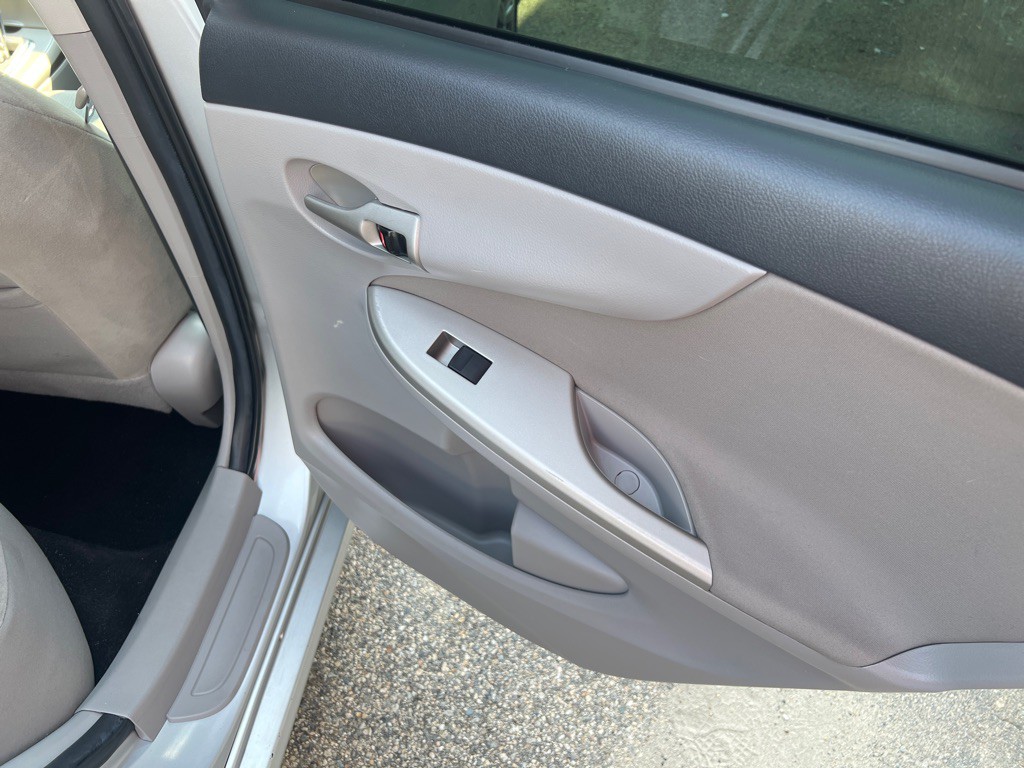2013 Toyota Corolla Image 10