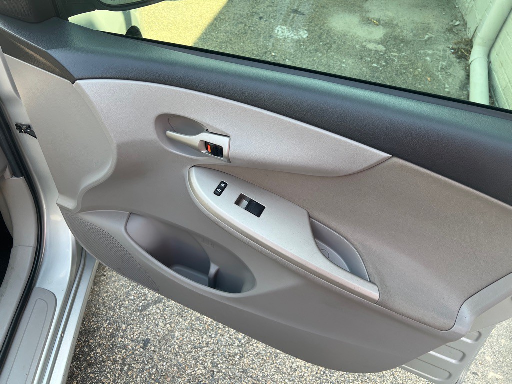 2013 Toyota Corolla Image 12