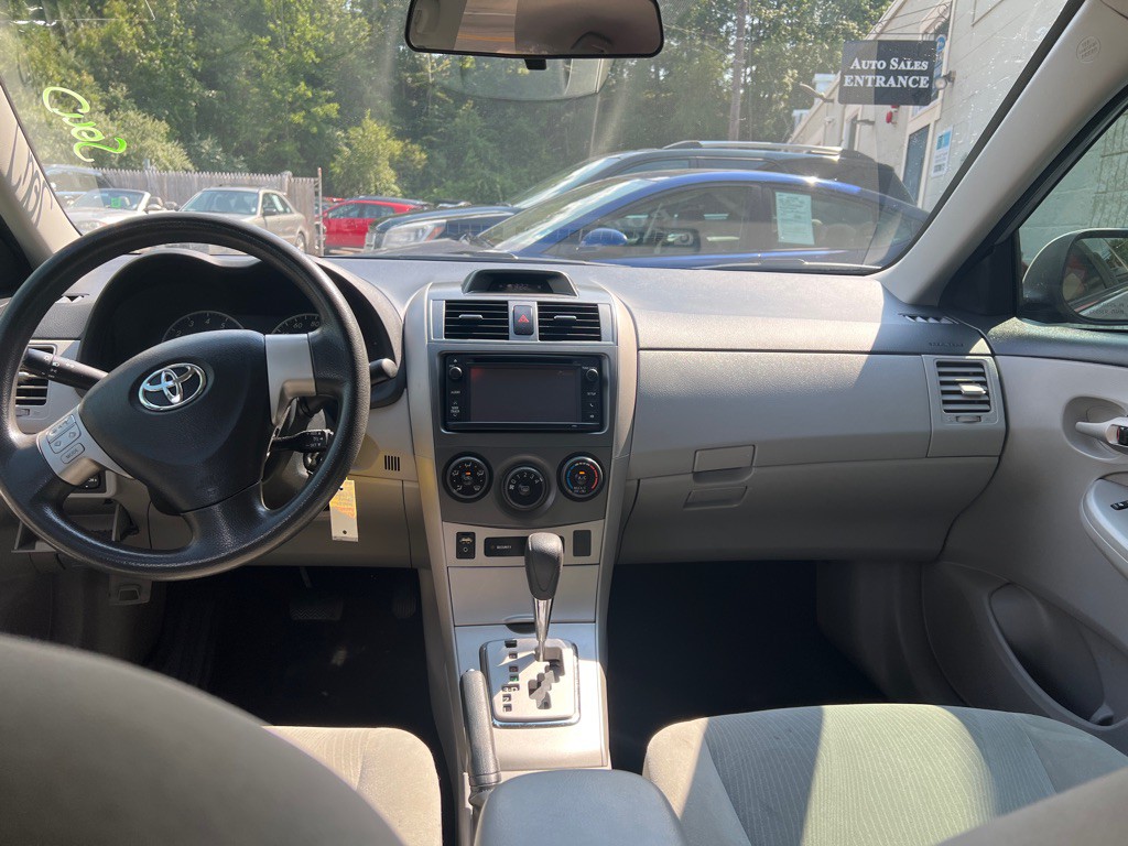 2013 Toyota Corolla Image 16