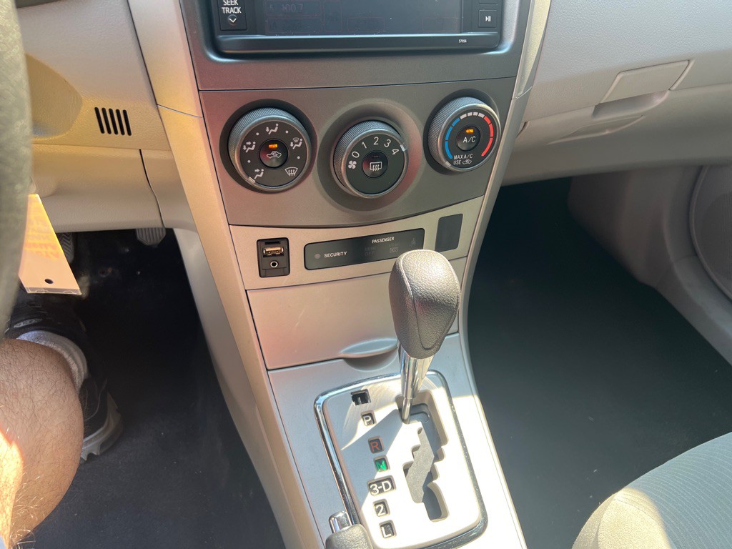 2013 Toyota Corolla Image 22