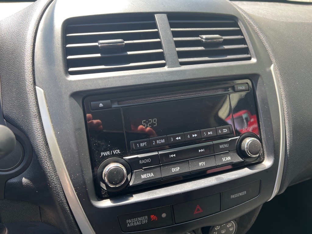 2014 Mitsubishi Outlander Image 20