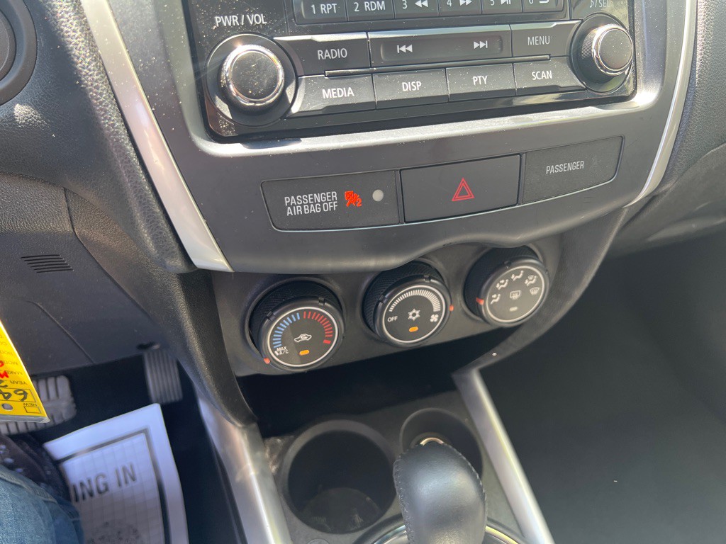 2014 Mitsubishi Outlander Image 21