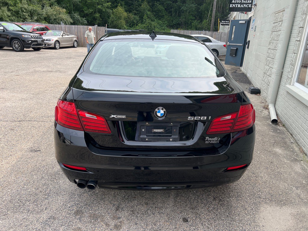 2016 BMW 5 Series Image 4
