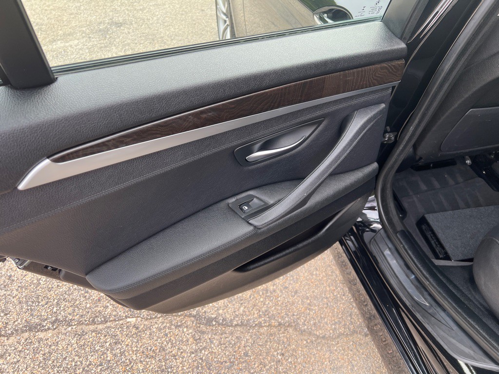 2016 BMW 5 Series Image 15