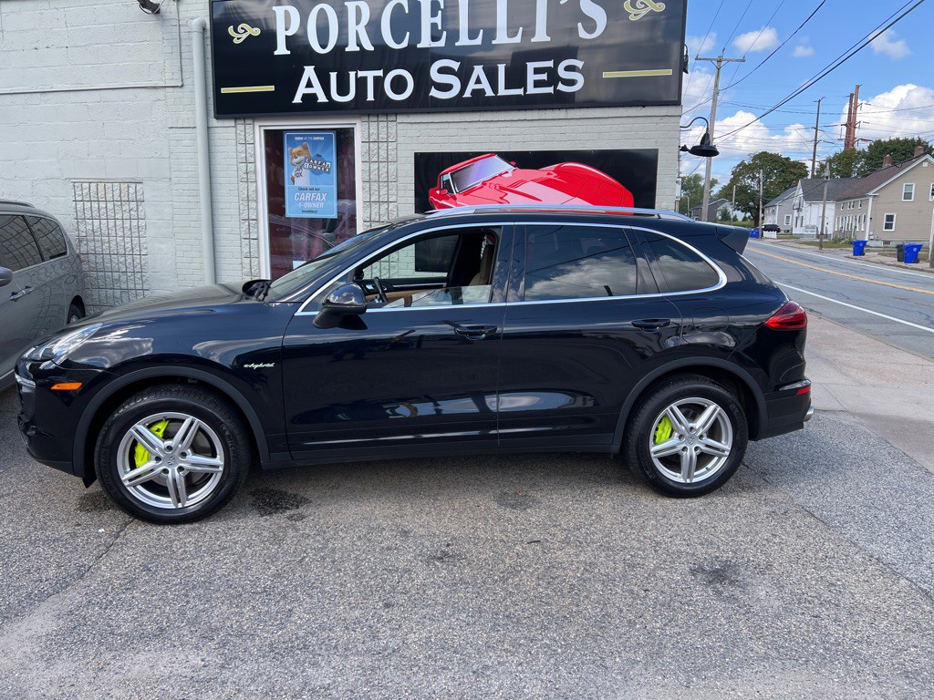 2015 Porsche Cayenne Image 2