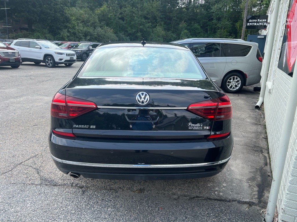 2017 Volkswagen Passat Image 4
