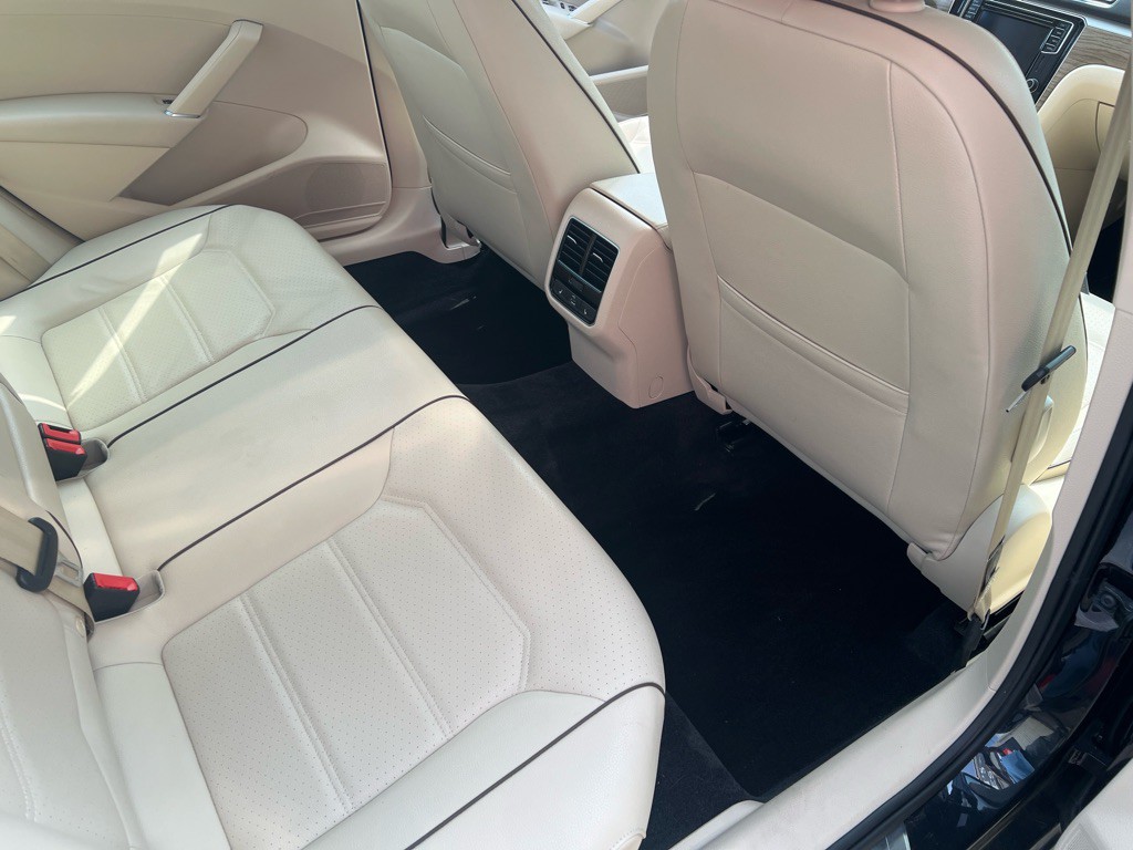 2017 Volkswagen Passat Image 10
