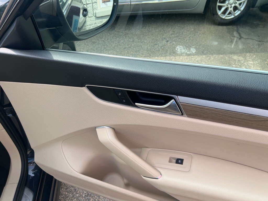 2017 Volkswagen Passat Image 11