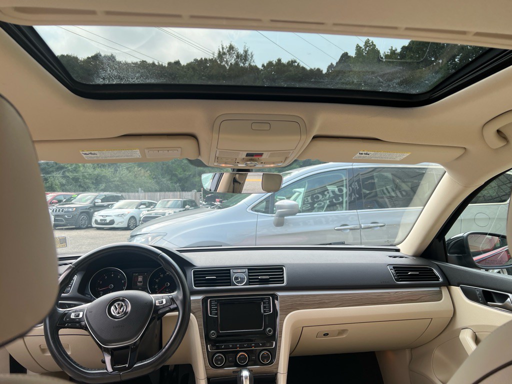 2017 Volkswagen Passat Image 16