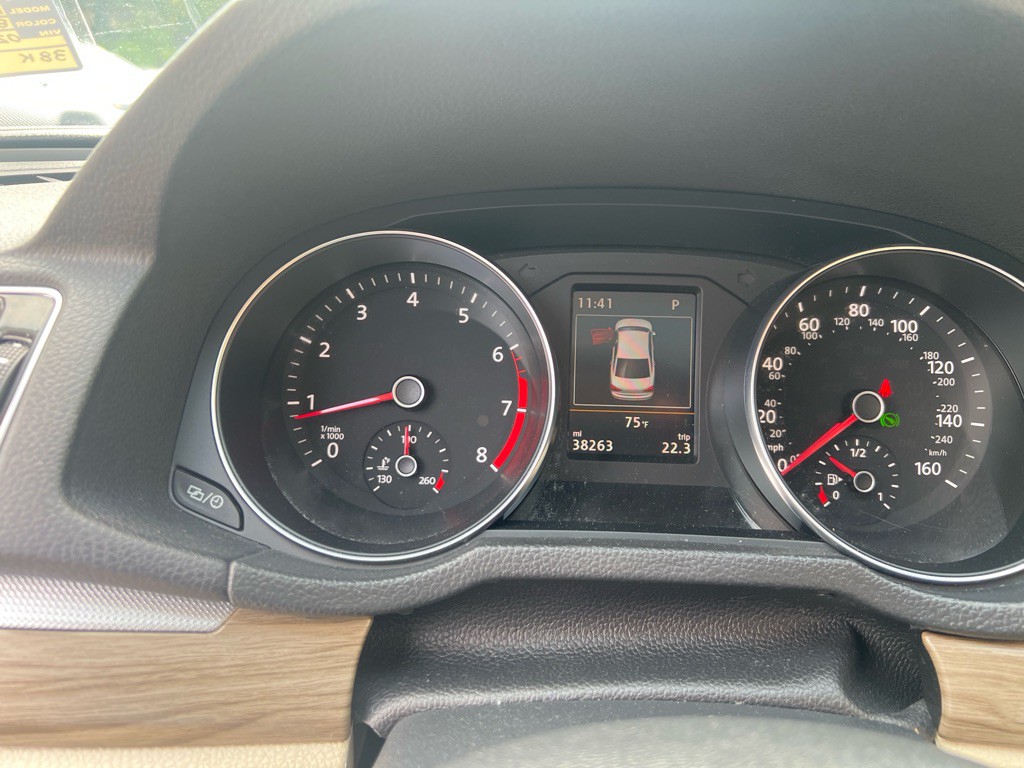 2017 Volkswagen Passat Image 19
