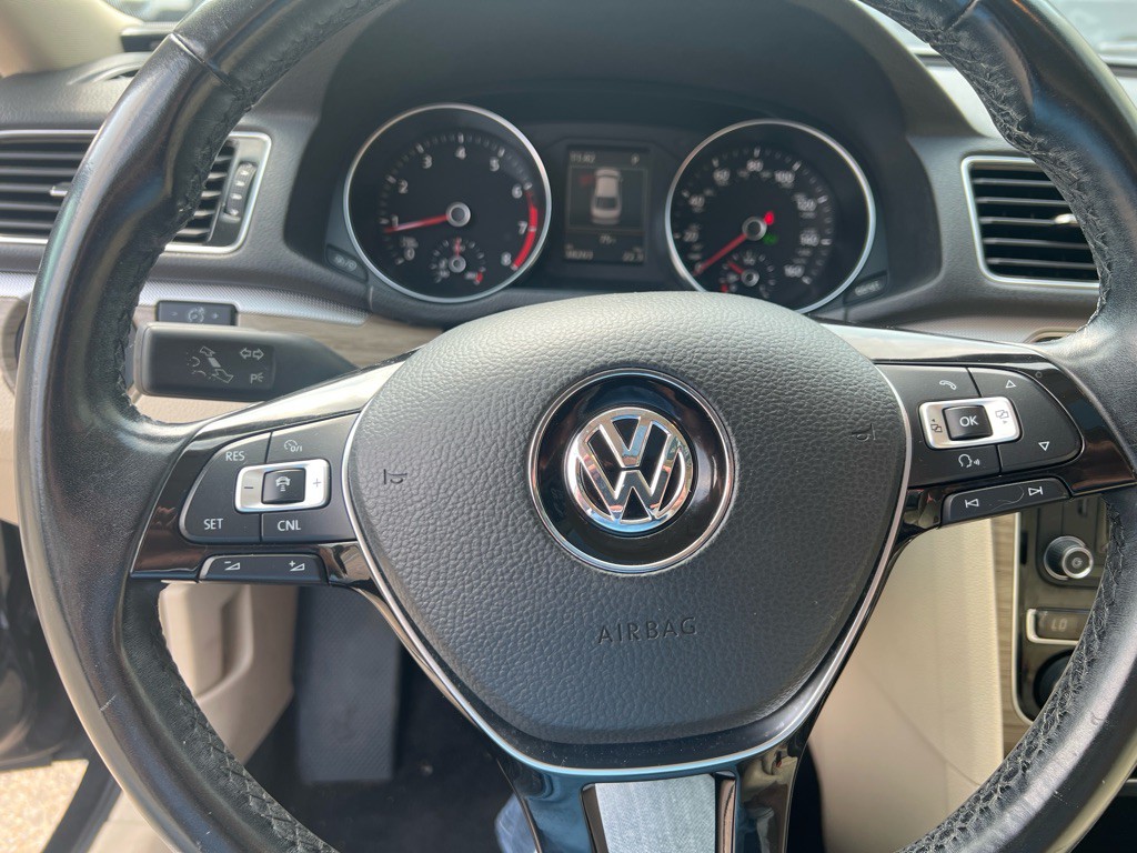 2017 Volkswagen Passat Image 20