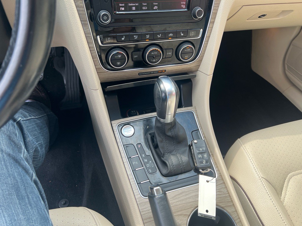 2017 Volkswagen Passat Image 22
