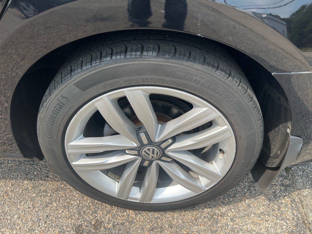 2017 Volkswagen Passat Image 25