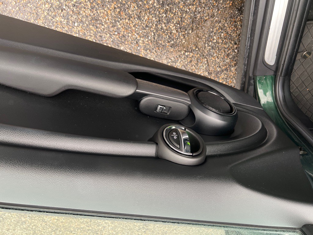 2016 MINI Cooper Image 9