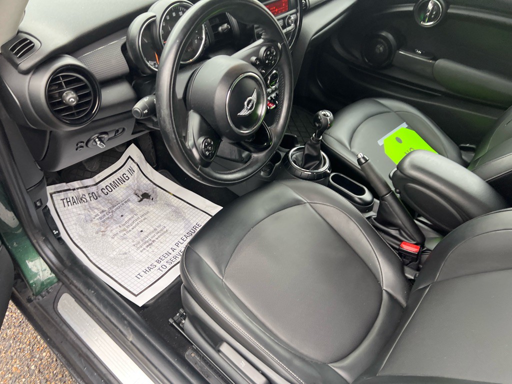 2016 MINI Cooper Image 29