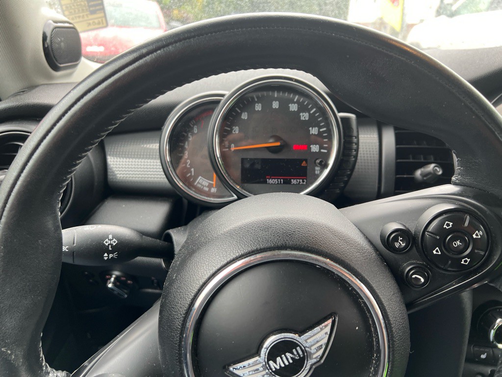 2016 MINI Cooper Image 30