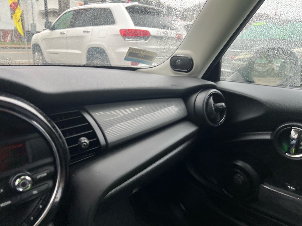 2016 MINI Cooper Image 33