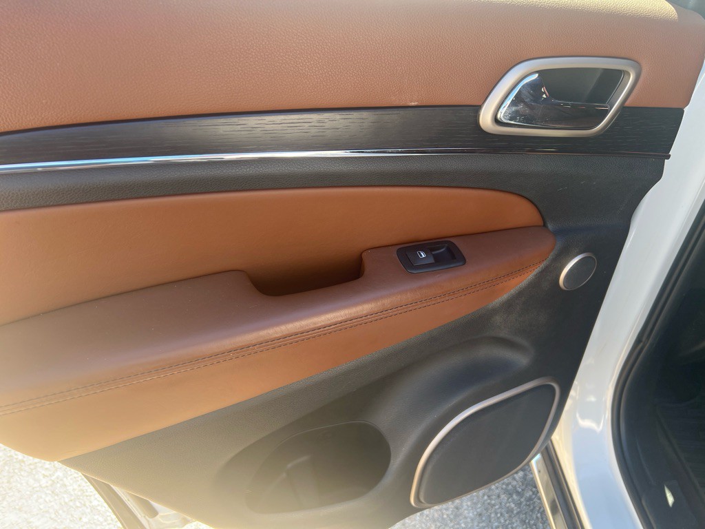 2017 Jeep Grand Cherokee Image 14