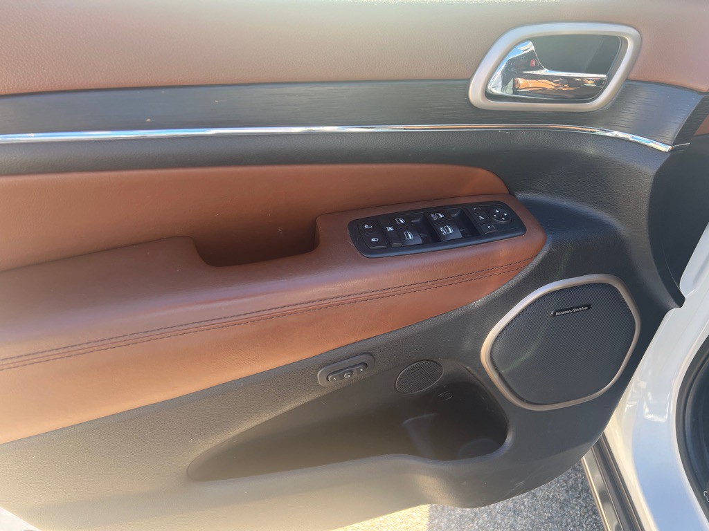 2017 Jeep Grand Cherokee Image 19