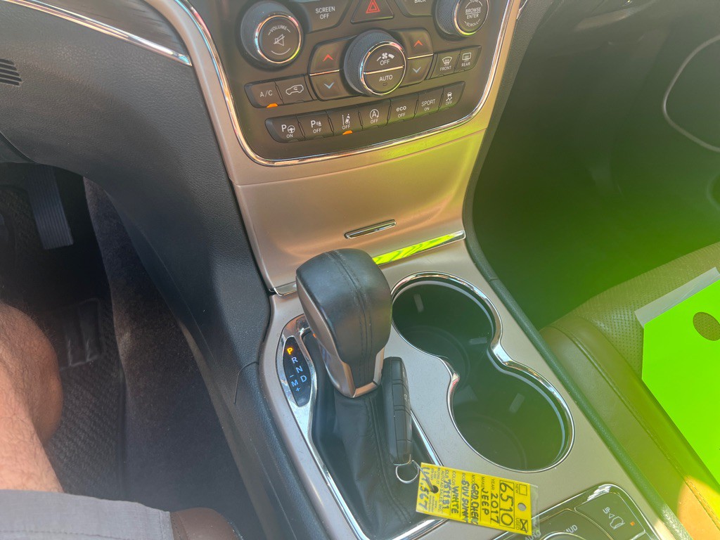 2017 Jeep Grand Cherokee Image 24