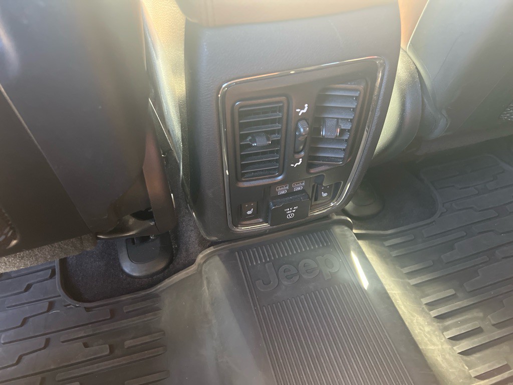 2017 Jeep Grand Cherokee Image 35