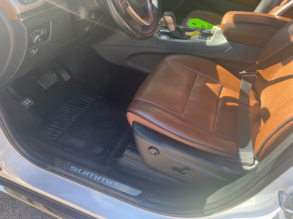 2017 Jeep Grand Cherokee Image 38