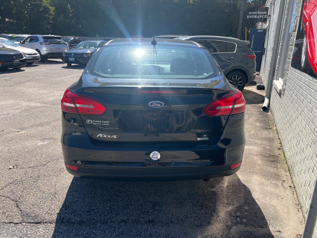 2017 Ford Focus Image 4