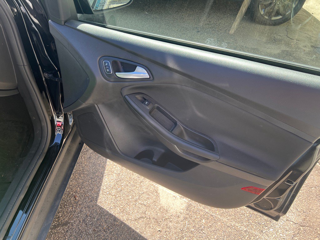 2017 Ford Focus Image 11