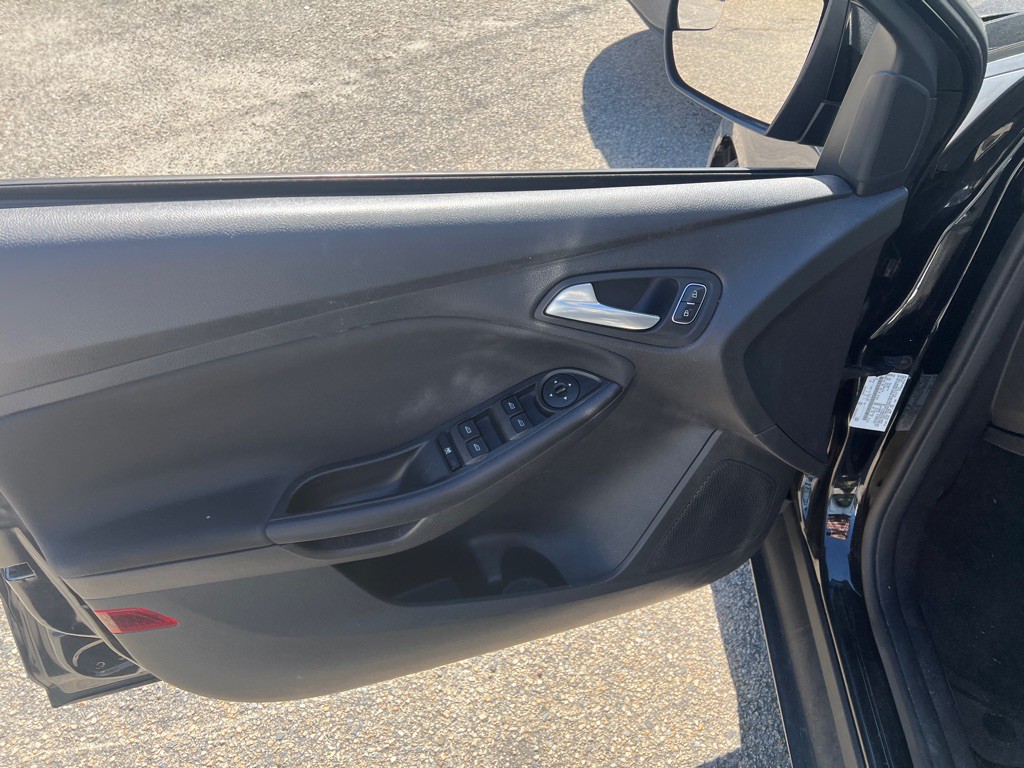 2017 Ford Focus Image 16