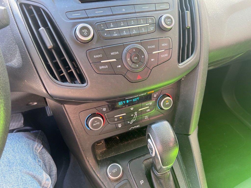2017 Ford Focus Image 21